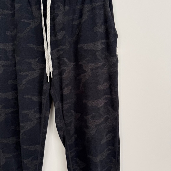 Vuori Camo Performance Jogger - Picture 8 of 12